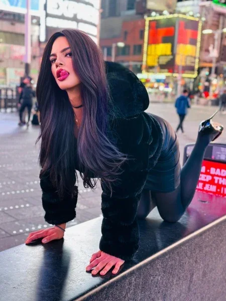 Yan Yiu, photo 4