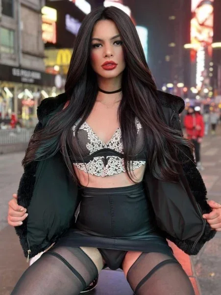 Yan Yiu, photo 6