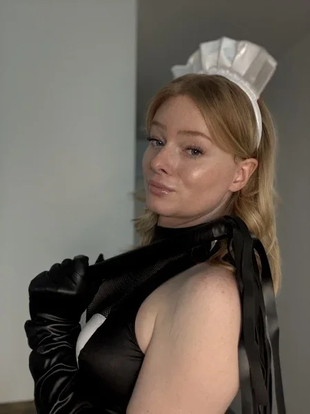 Its Scarlet, photo 3